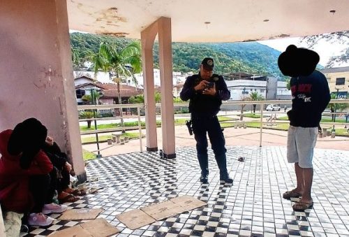 foto-guarda-civil-municipal-acompanha-limpeza-e-manutencao-na-praca-paulo-afonso-junqueira-25-09-26