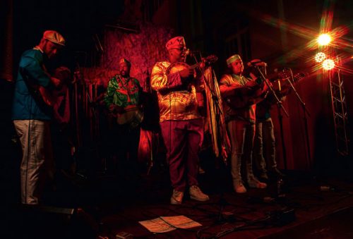 foto-ims-pocos-recebe-apresentacao-musical-com-ternos-de-congos-de-pocos-no-projeto-ritmos-de-sao-benedito-22-05-25