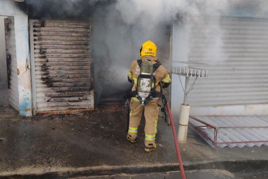 foto-incendio-veiculo-19-12-2025