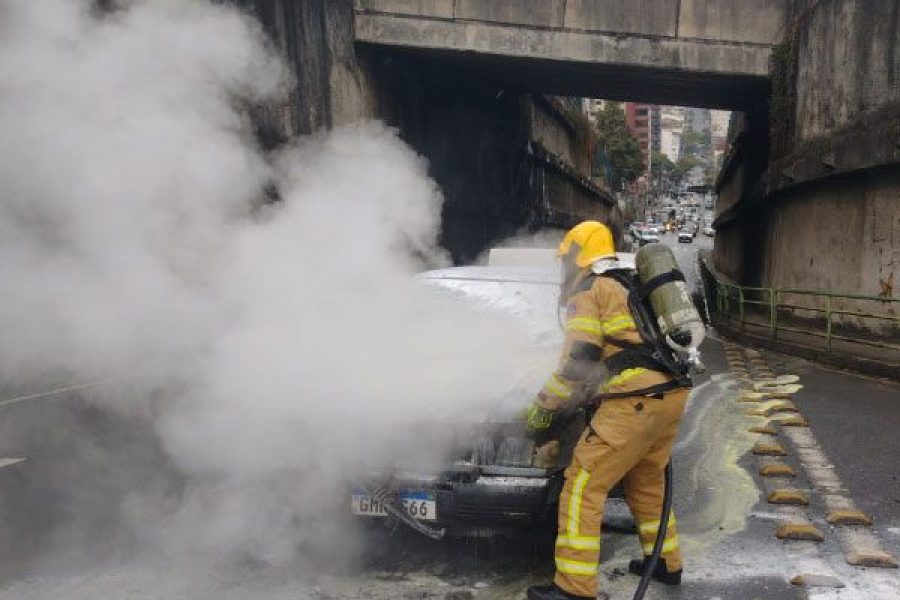 foto-incendio-veiculo-16-06-2026