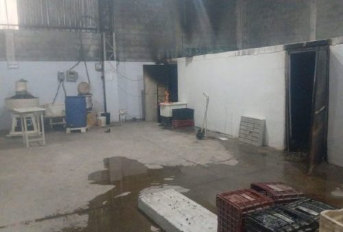 foto-incendio-em-fabrica-de-racao-mobiliza-corpo-de-bombeiros-na-vila-togni-09-05-26