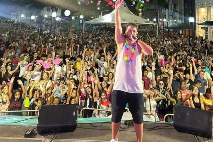 foto-joao-guilherme-leva-energia-e-ritmo-ao-carnaval-de-pocos-neste-sabado-13-02-26