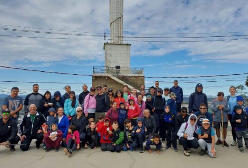 foto-judocas-da-caldense-realizam-caminhada-ate-o-parque-do-cristo-com-muita-integracao-e-diversao-15-05-25