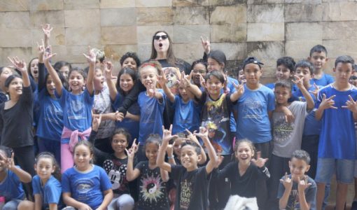 foto-cantora-educacao-18-03-2026