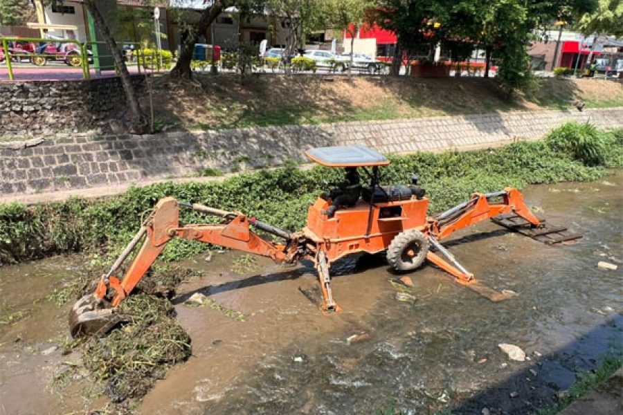 foto-limpeza-corregos-07-10-2025