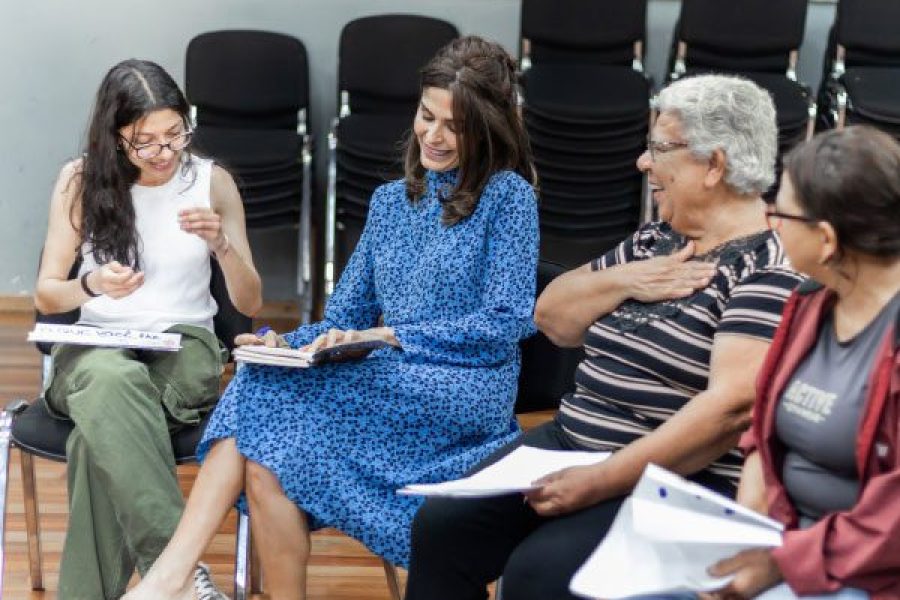 foto-literatura-chega-aos-bairros-fala-mulher-leva-oficina-gratuita-de-escrita-ao-cras-sul-apos-sucesso-da-primeira-edicao-04-08-26