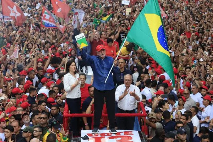 foto-lula-reeleito-25-10-2026