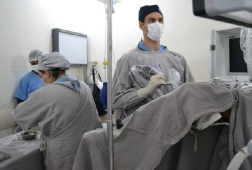 foto-mais-saude-mutirao-de-cirurgias-para-pedras-nos-rins-e-varizes-reduz-espera-e-amplia-atendimentos-28-04-26