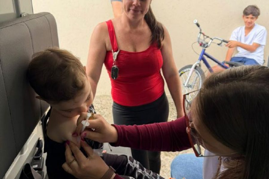 foto-mais-saude-vacimovel-percorre-pocos-de-caldas-e-ja-imunizou-mais-de-730-pessoas-22-10-26