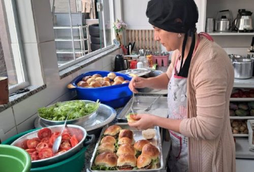 foto-merendeiras-capricham-no-cardapio-da-semana-das-criancas-nos-centros-de-educacao-infantil-municipais-17-10-25