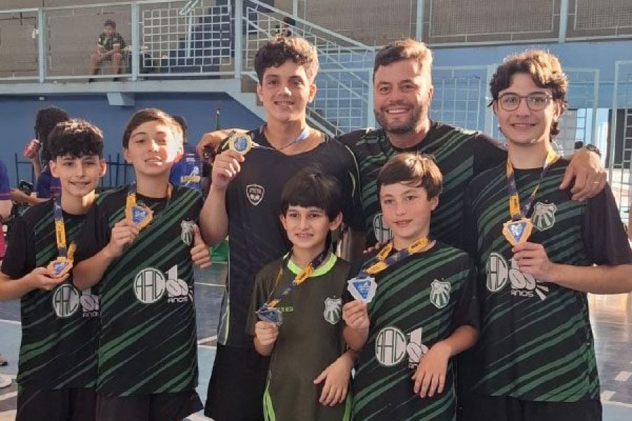 foto-mesa-tenistas-caldense-04-08-2026