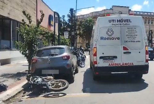 foto-motociclista-sofre-fratura-no-pe-apos-acidente-na-rua-prefeito-chagas-08-10-26