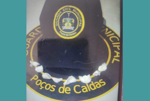 foto-motorista-e-preso-por-embriaguez-ao-volante-e-posse-de-drogas-no-centro-de-pocos-de-caldas-22-03-26