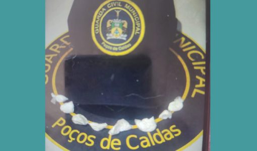 foto-motorista-e-preso-por-embriaguez-ao-volante-e-posse-de-drogas-no-centro-de-pocos-de-caldas-22-03-26