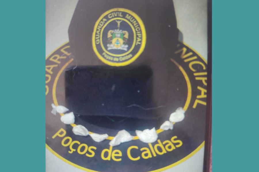 foto-motorista-e-preso-por-embriaguez-ao-volante-e-posse-de-drogas-no-centro-de-pocos-de-caldas-22-03-26