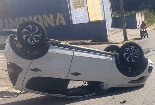 foto-motorista-fica-ferido-apos-capotamento-no-country-club-04-05-26