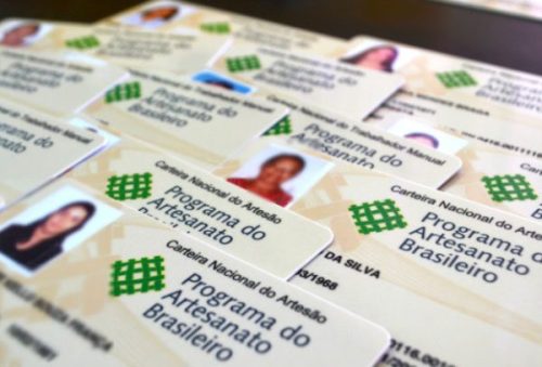 foto-mutirao-facilita-acesso-a-carteira-nacional-do-artesao-em-pocos-de-caldas-08-04-26