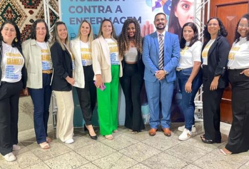 foto-nao-se-cale-tecnica-de-enfermagem-vitima-de-ofensas-racistas-em-pocos-de-caldas-e-homenageada-pelo-coren-mg-22-05-25