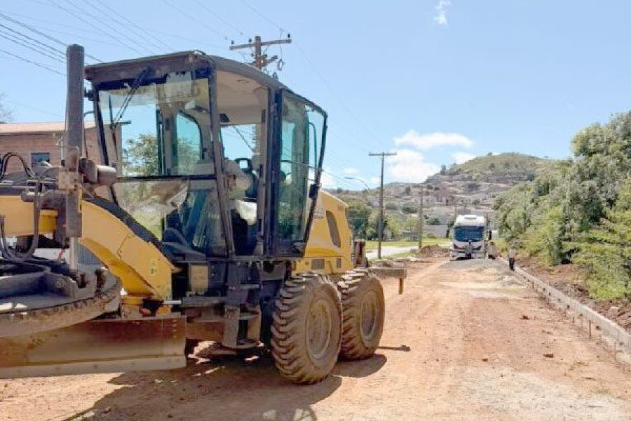 foto-obras-na-avenida-saul-prado-brandao-avancam-com-preparacao-da-base-para-asfaltamento-31-03-26