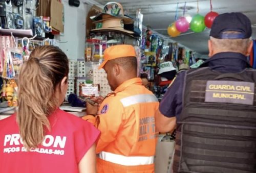 foto-fiscalizacao-comercio-fogos-artificio-29-12-2025