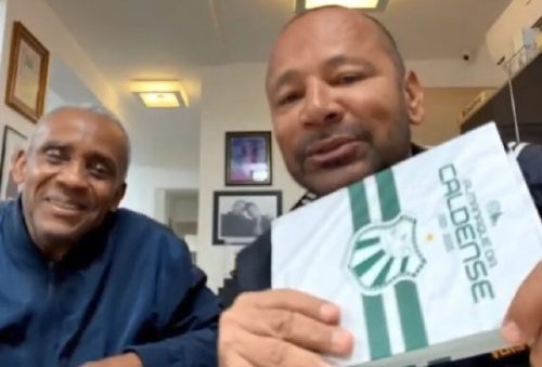 foto-pai-de-neymar-recebe-visita-de-juary-e-e-presenteado-com-camisa-e-livro-da-caldense-26-08-26