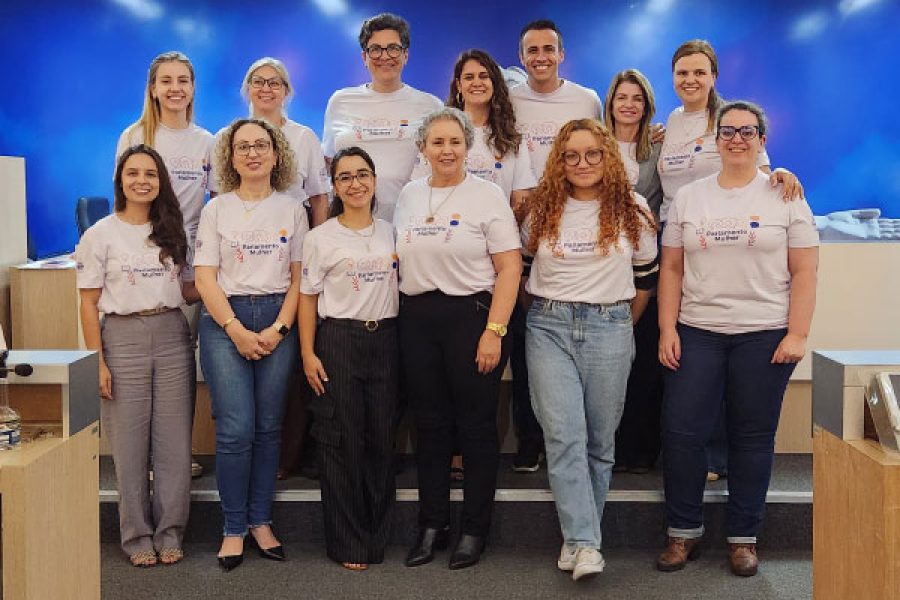 foto-parlamento-mulher-15-10-2025