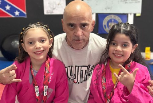 foto-pequenas-atletas-de-pocos-brilham-em-estreia-no-campeonato-de-jiu-jitsu-nas-montanhas-21-11-25