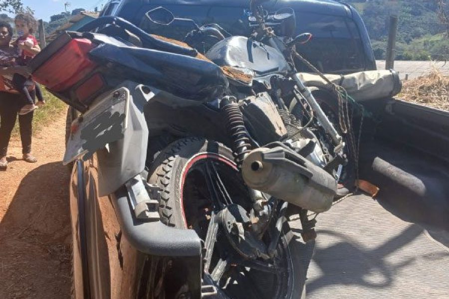 foto-pm-recupera-motocicleta-furtada-e-prende-suspeito-de-receptacao-na-zona-rural-de-pocos-de-caldas-20-04-26
