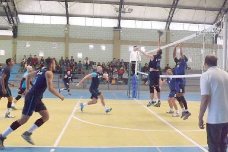 foto-pocos-ativa-abre-novas-vagas-para-iniciacao-ao-volei-no-caic-da-zona-sul-27-02-26