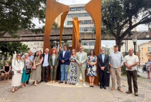 foto-pocos-de-caldas-inaugura-monumento-a-lanterna-luz-ligure-no-mundo-em-homenagem-a-imigracao-italiana-10-03-26