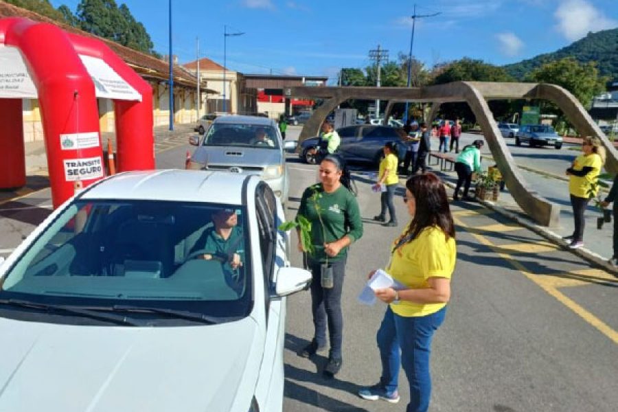 foto-pocos-de-caldas-intensifica-acoes-do-maio-amarelo-com-blitz-educativa-na-fepasa-26-05-25