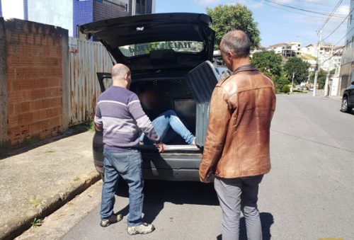 foto-policia-civil-de-minas-gerias-prende-integrante-de-quadrilha-especializada-em-golpes-contra-idosos-09-05-25