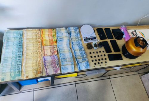 foto-policia-militar-apreende-drogas-municoes-e-dinheiro-durante-operacao-em-caldas-01-07-25