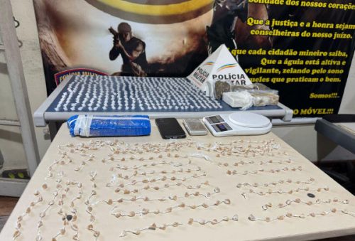 foto-policia-militar-apreende-grande-quantidade-de-drogas-e-prende-suspeito-no-bairro-bandeirantes-20-05-25