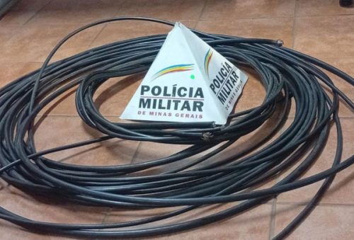 foto-policia-militar-prende-dupla-por-furto-de-fios-de-telefonia-30-05-25