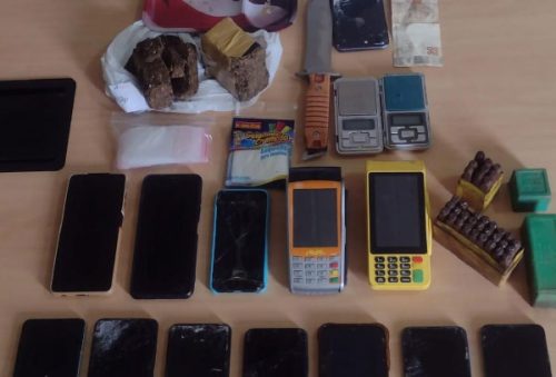 foto-policia-militar-prende-foragido-mais-tres-pessoas-e-apreende-drogas-e-veiculos-adulterados-em-campestre-25-02-26