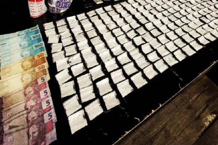 foto-policia-militar-prende-tres-suspeitos-por-trafico-de-drogas-24-03-26