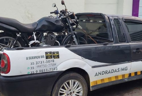 foto-policia-militar-recupera-motocicleta-31-10-2025
