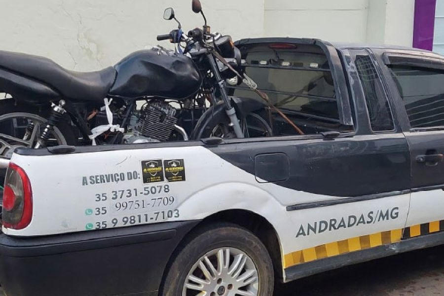 foto-policia-militar-recupera-motocicleta-31-10-2025