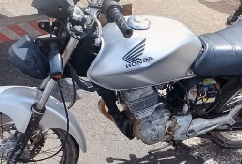 foto-policia-militar-recupera-motocicleta-furtada-no-bairro-itamaraty-02-09-25