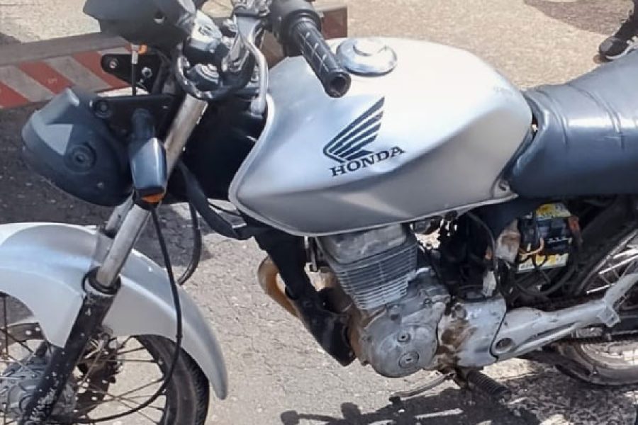 foto-policia-militar-recupera-motocicleta-furtada-no-bairro-itamaraty-02-09-25