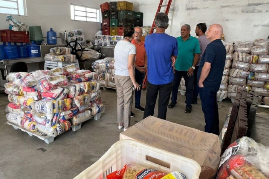 foto-pre-carnaval-arrecada-70-cestas-basicas-para-o-banco-de-alimentos-de-pocos-de-caldas-02-03-26