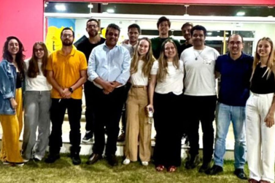 foto-prefeito-e-secretario-se-reunem-com-representantes-do-dce-da-puc-minas-para-ouvir-demandas-estudantis-01-10-25