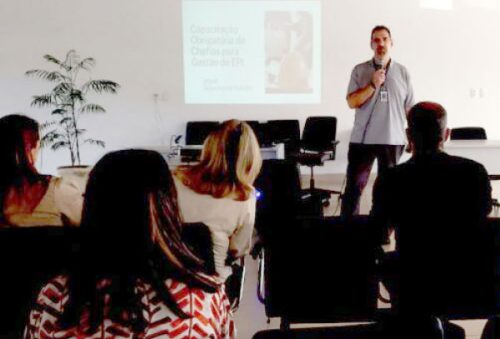 foto-prefeitura-de-pocos-promove-capacitacao-obrigatoria-sobre-gestao-de-epi-para-chefias-01-10-25