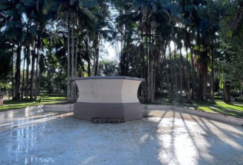 foto-prefeitura-de-pocos-realiza-manutencao-na-fonte-central-e-no-relogio-floral-07-05-26