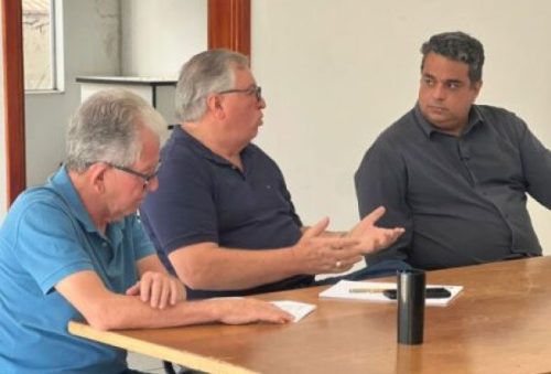 foto-prefeitura-e-setor-hoteleiro-se-reunem-para-tracar-estrategias-para-o-turismo-27-04-26