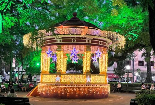 foto-prefeitura-inicia-montagem-do-natal-pocos-de-luz-15-10-25