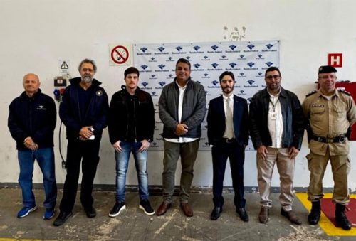 foto-prefeitura-recebe-equipamentos-da-receita-federal-para-premiacao-do-concurso-de-prosa-e-poesia-01-08-25