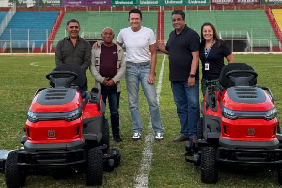 foto-prefeitura-recebe-novos-tratores-para-manutencao-de-campos-e-pista-de-atletismo-30-09-25
