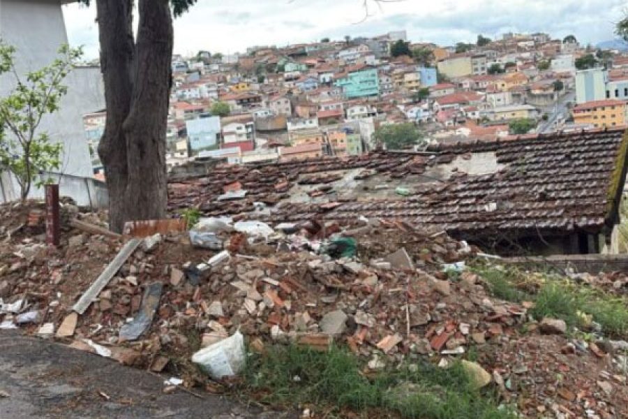 foto-imovel-abandonado-03-11-2025